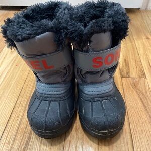 Sorel toddler snow boots size 8